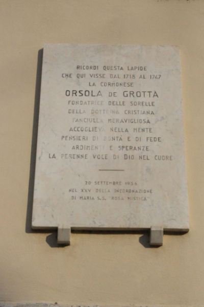 Lapide in memoria di Orsola de Grotta