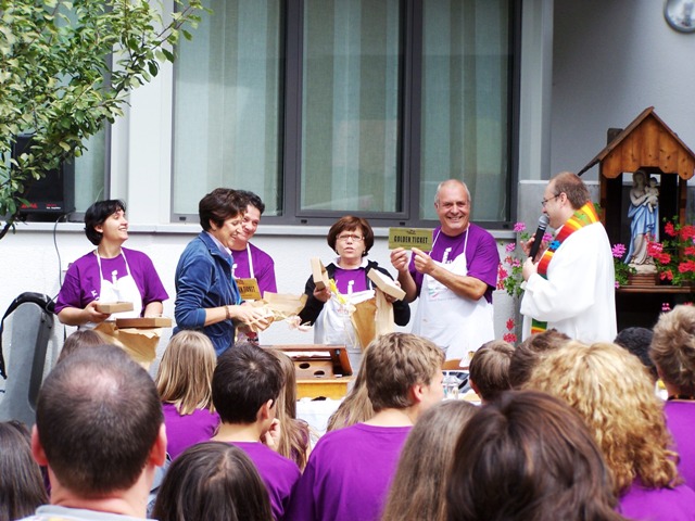 Giovanni con altri volontari